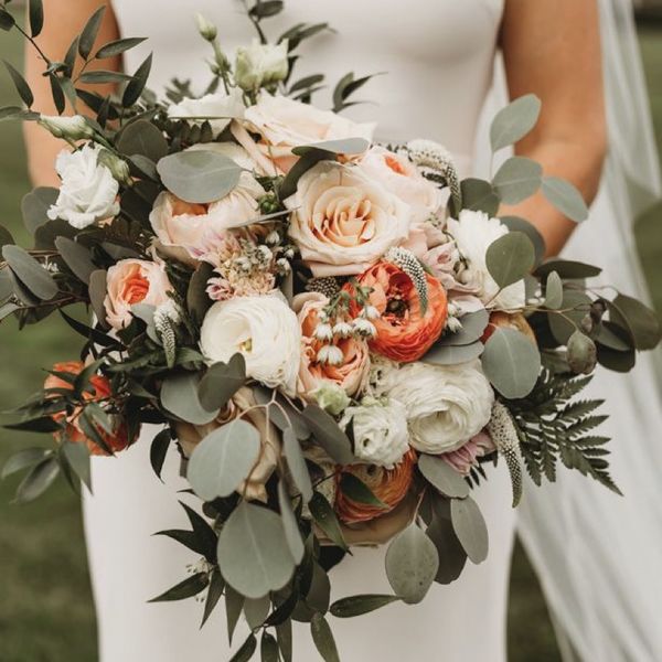 Hint of Peach Bridal Bouquet – Bunches Direct Canada