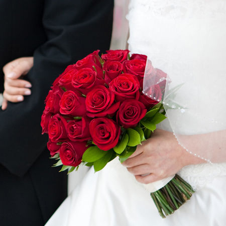 red and white rose bridal bouquet